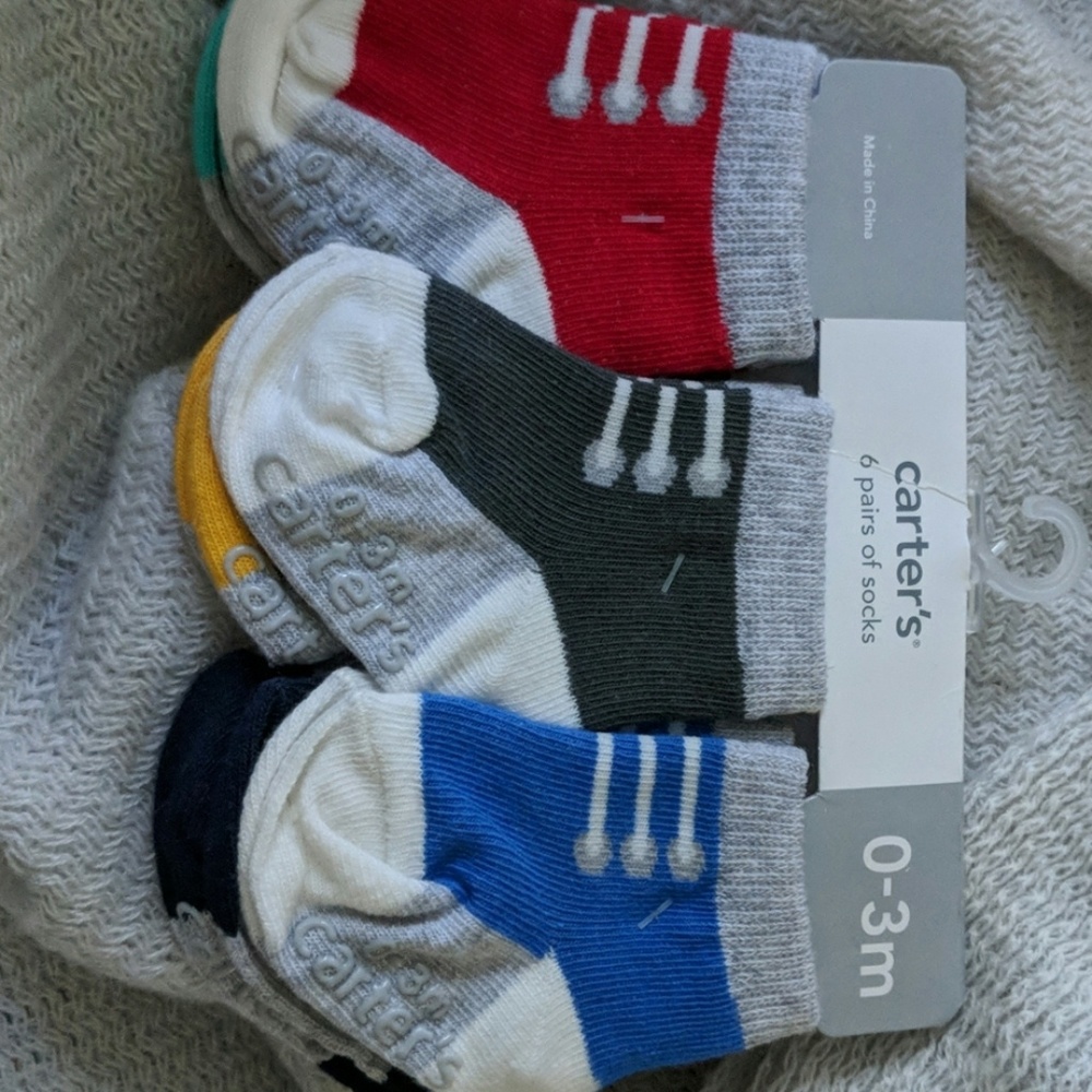NWT Carter's baby socks - 6 pairs